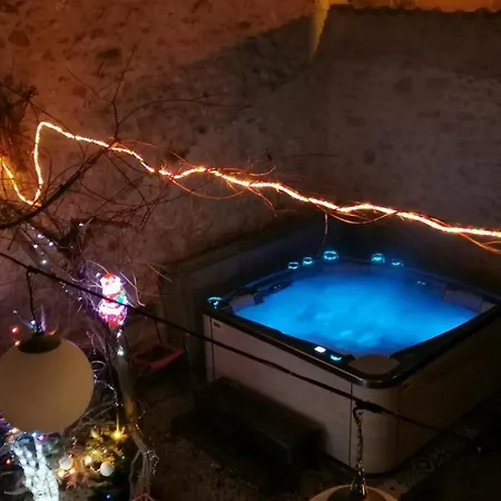 Holiday home Le Petit Nid D'amour Cereste